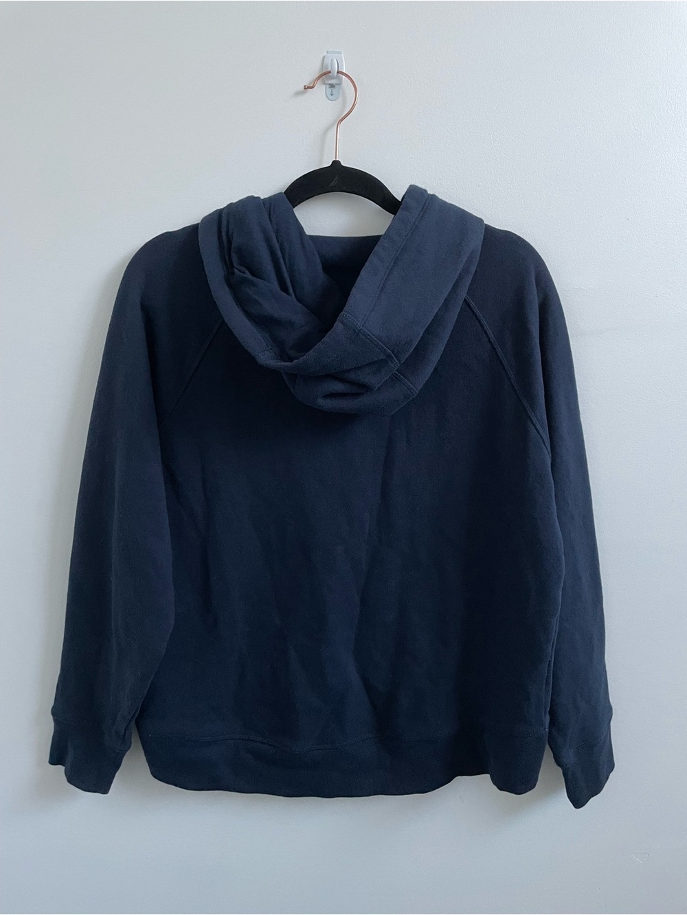 ✨3/$30✨ Tommy Hilfiger Navy Hoodie - Picture 2 of 4